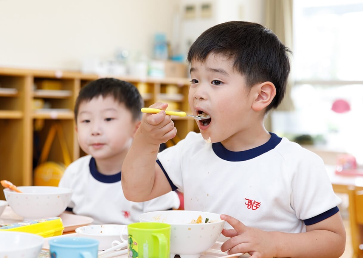 給食・休憩・自由遊び