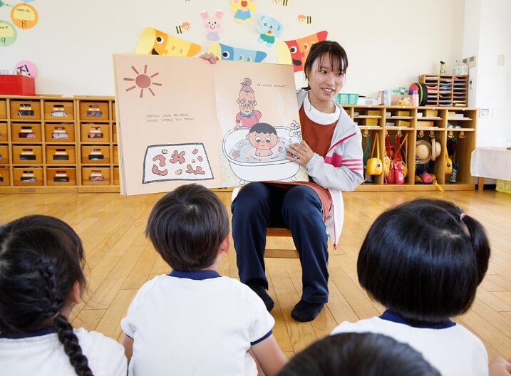 降園準備・絵本の読み聞かせ